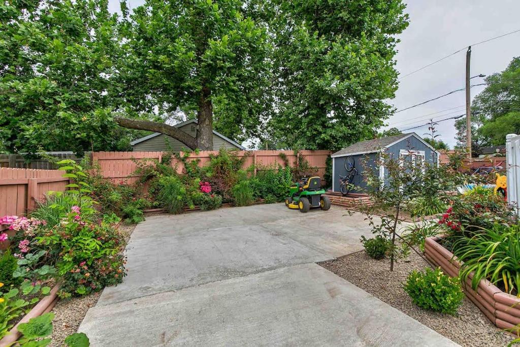 Family Friendly Home Close To Airport And Downtown ดิมอยน์ ภายนอก รูปภาพ